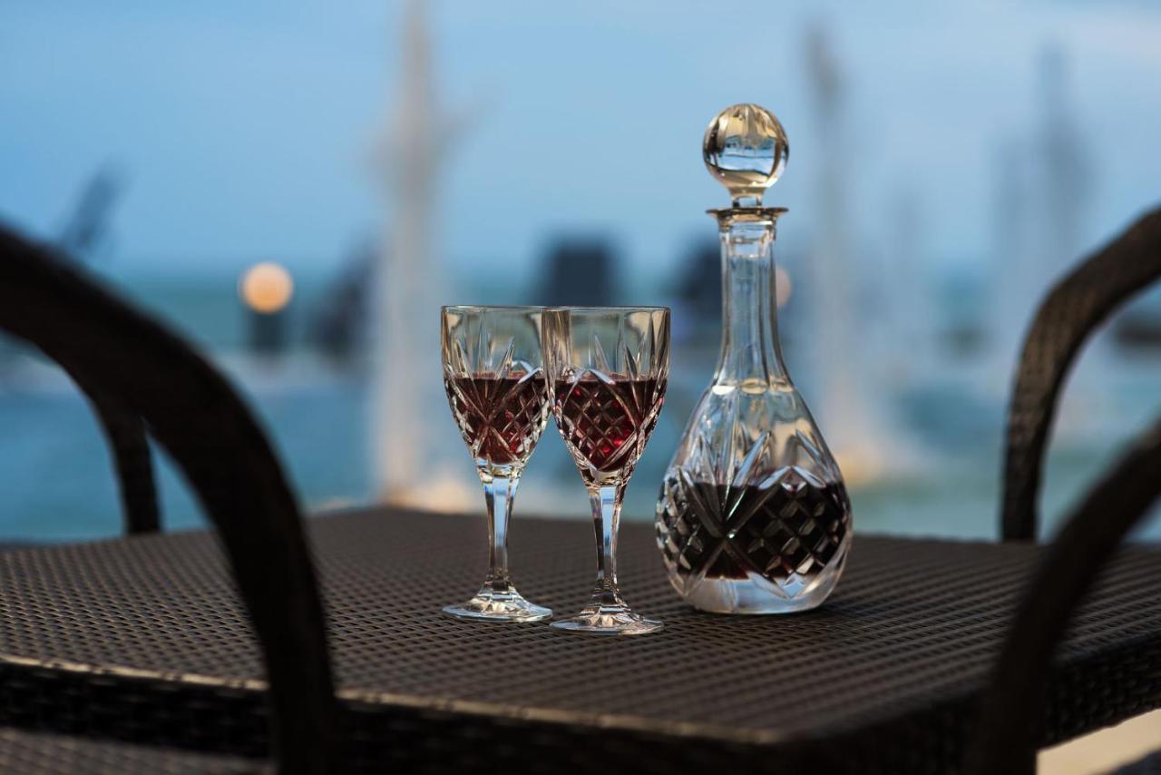 Rodina Beach Hotel Bãi biển Jomtien Ngoại thất bức ảnh